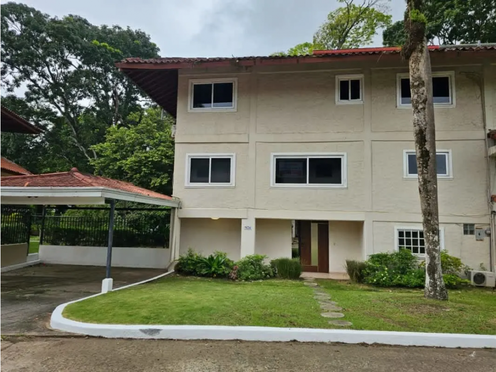 Melissa Foster Luxury Vende Hermosa Casa en Albrook MF734