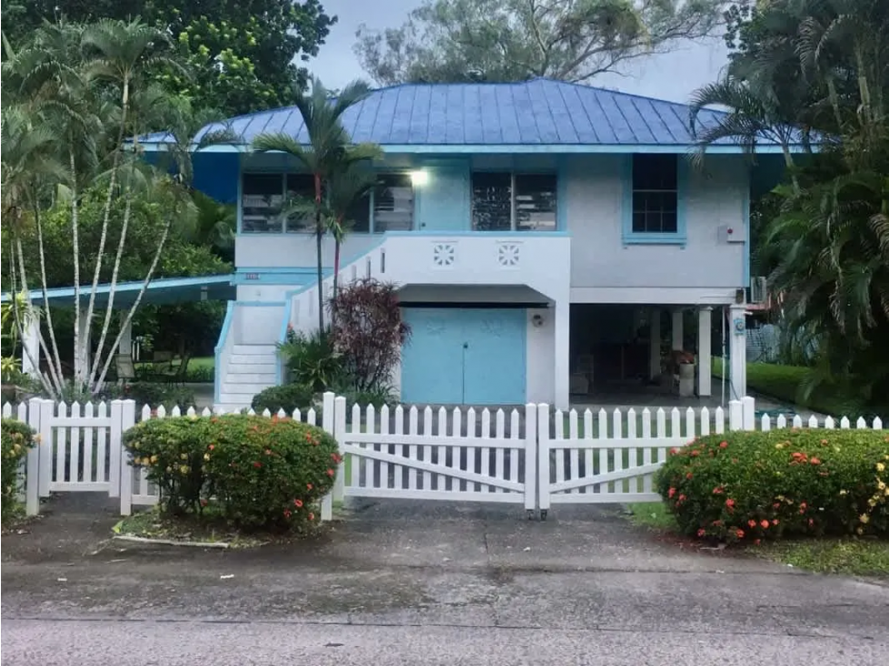 Melissa Foster Luxury Vende Amplia Casa en Los Rios MF328