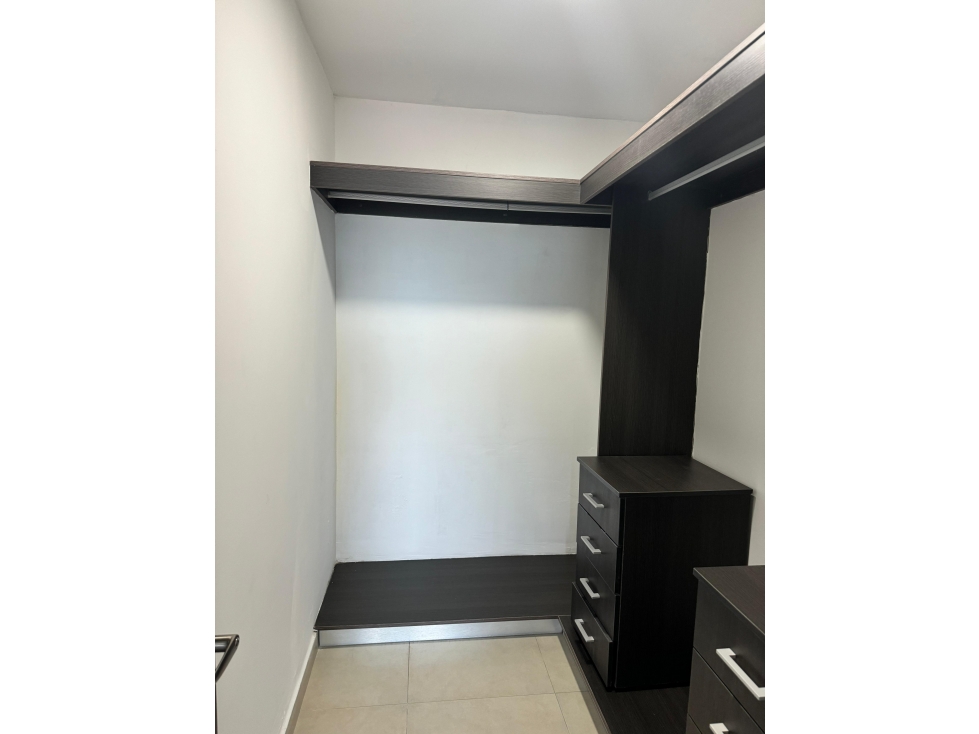 Melissa Foster L. Vende Apartamento en Ph Country Heights MF1282 — foto 2