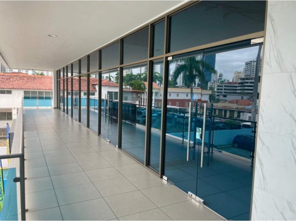 Melissa Foster L. Alquilan Locales Comerciales En Plaza Cowes MF1407