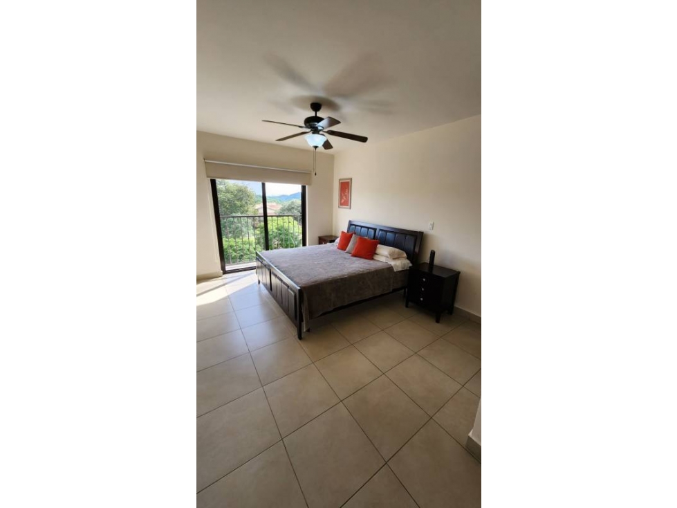 Melissa Foster Luxury Vende Apartamento en Embassy Club MF1008