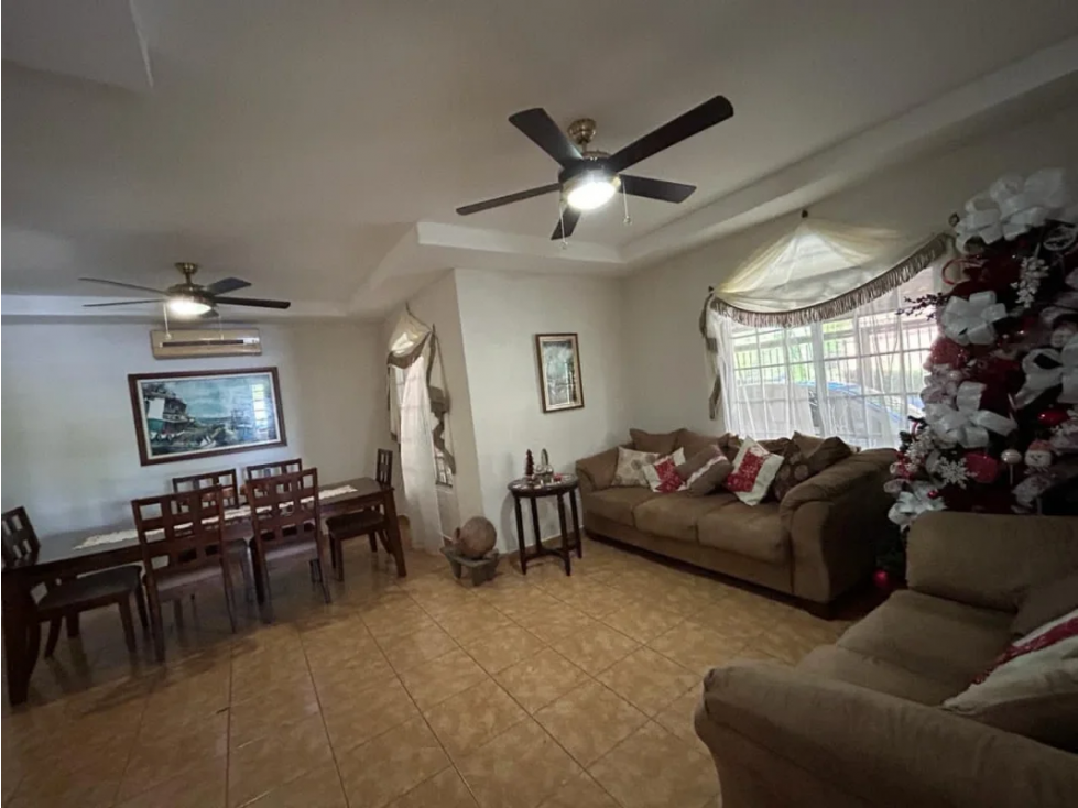 Melissa Foster Luxury Vende Casa en Villa Zaita MF918