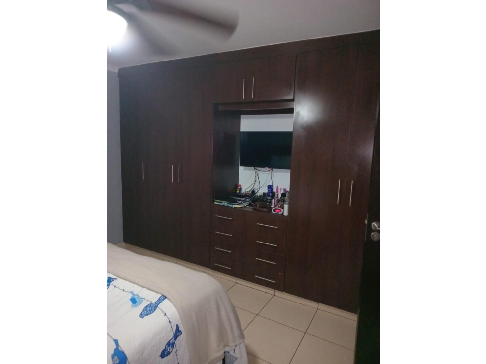 Melissa Foster L. Vende Apartamento en Ph Constallation Tower MF1179 — foto 4