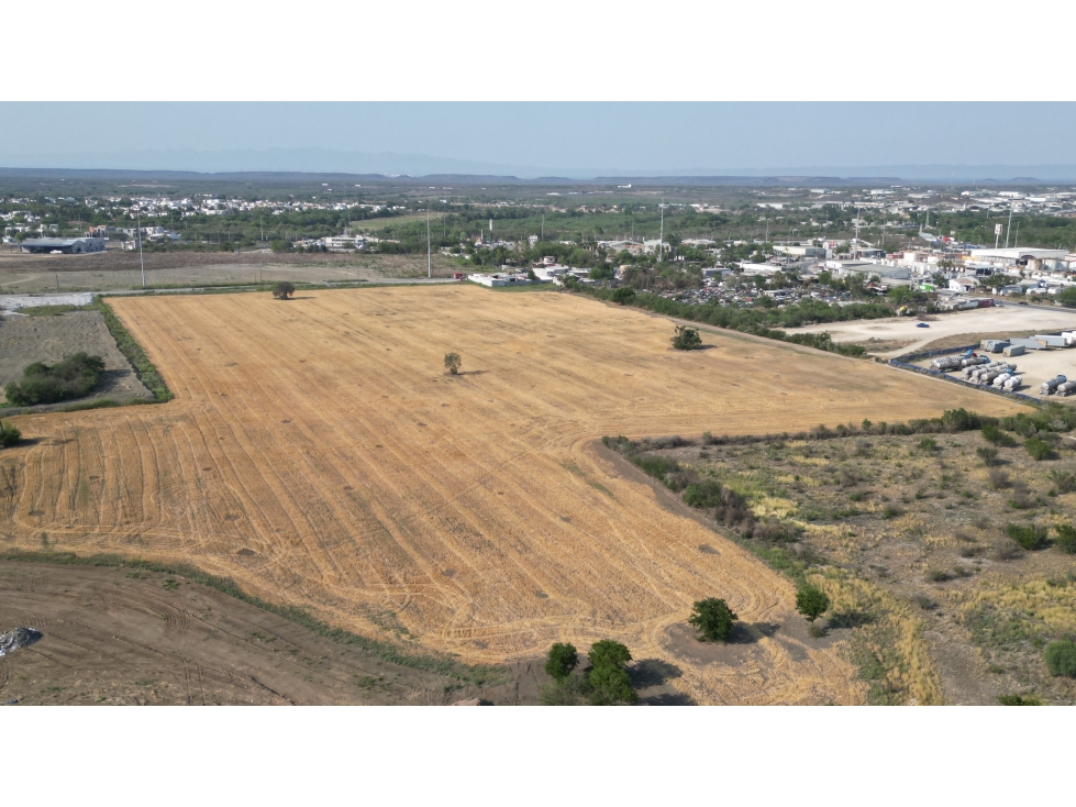 Lote de 10 hectareas acceso desde carretera , plano limpio - 1