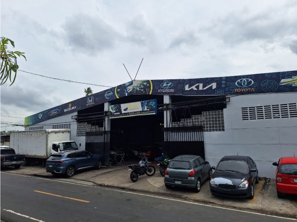 Venta de Galera de 700 mts Parque Lefevre Zonificación RM13 — foto 2