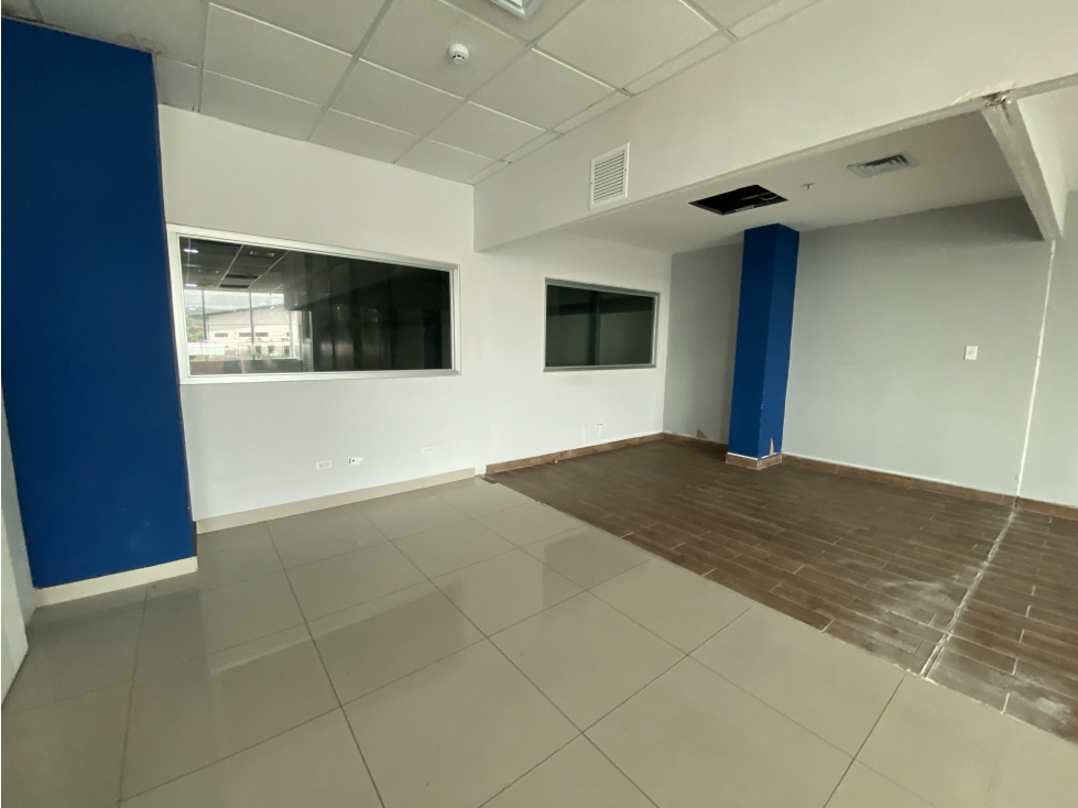 Alquiler de Galera de 1,603 metros en Villa Zaita — foto 2