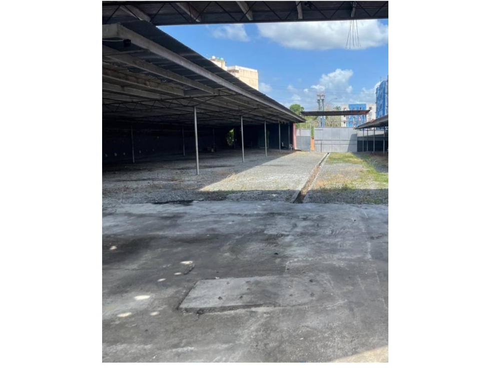 Venta de Terreno plano y techado de 1.600 metros en avenida Frangipani - 4