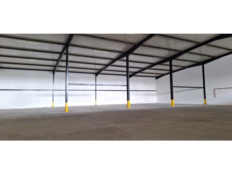 Venta de Galera de 2.200 metros en Parque Industrial de Las Américas — foto 2