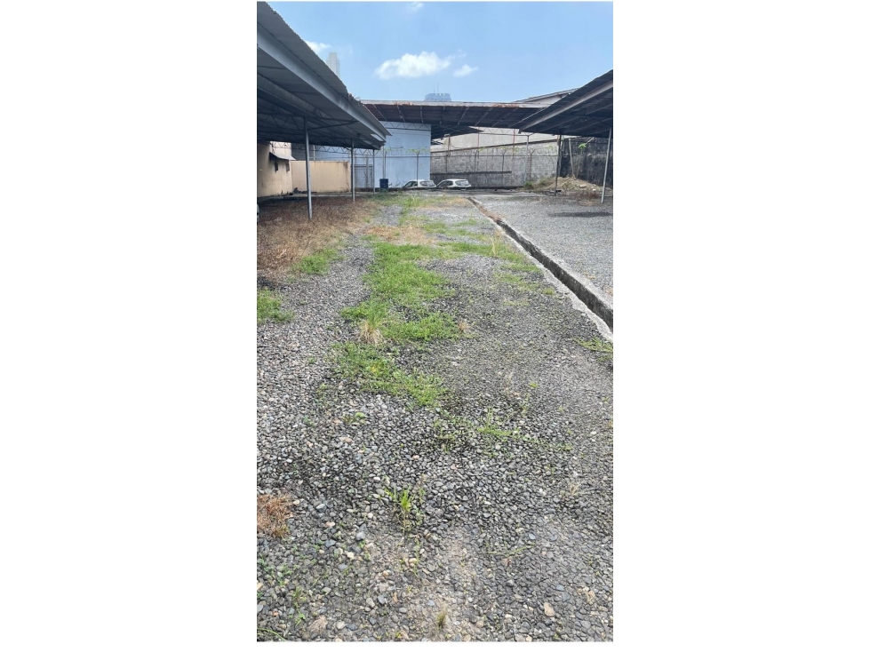 Venta de Terreno plano y techado de 1.600 metros en avenida Frangipani - 5