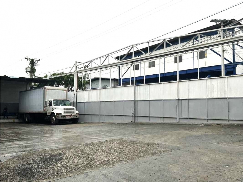 Venta de Galera con terreno de 3.060 mts en Rio Abajo
