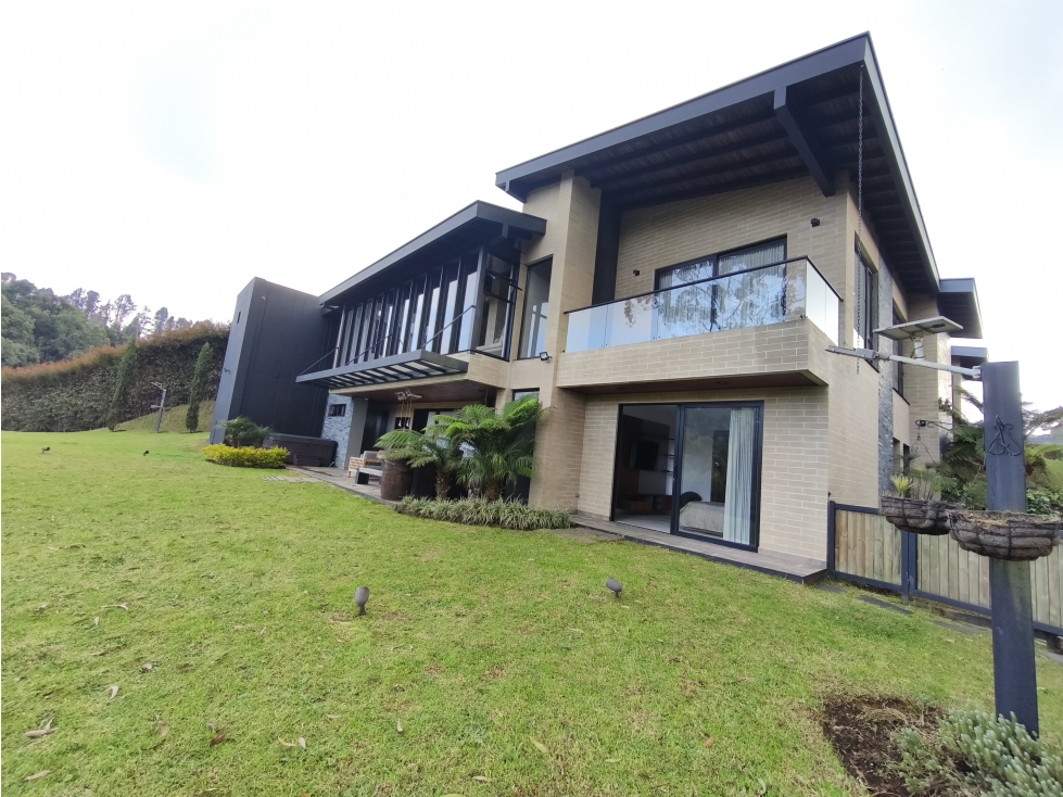 Casa de lujo en Alto de Las Palmas con cine y spa privado — foto 2