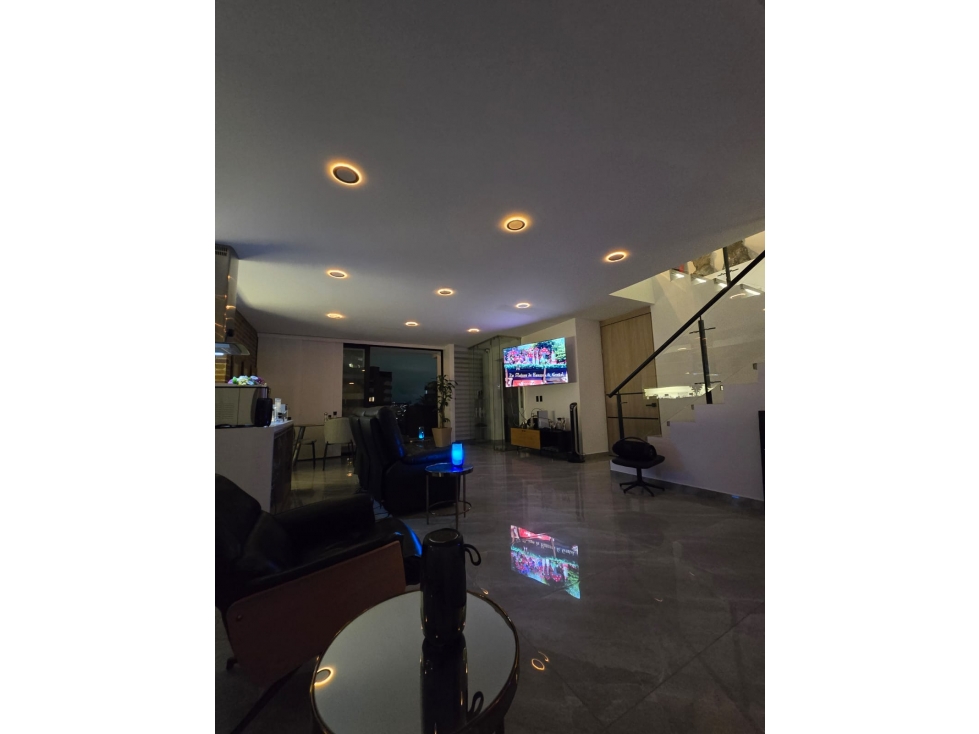 En venta hermoso Penthouse en Conquistadores, licencia rentas cortas!