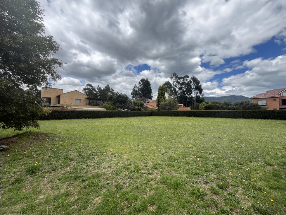 Amplio lote para venta en Hacienda San Sebastián, Guaymaral