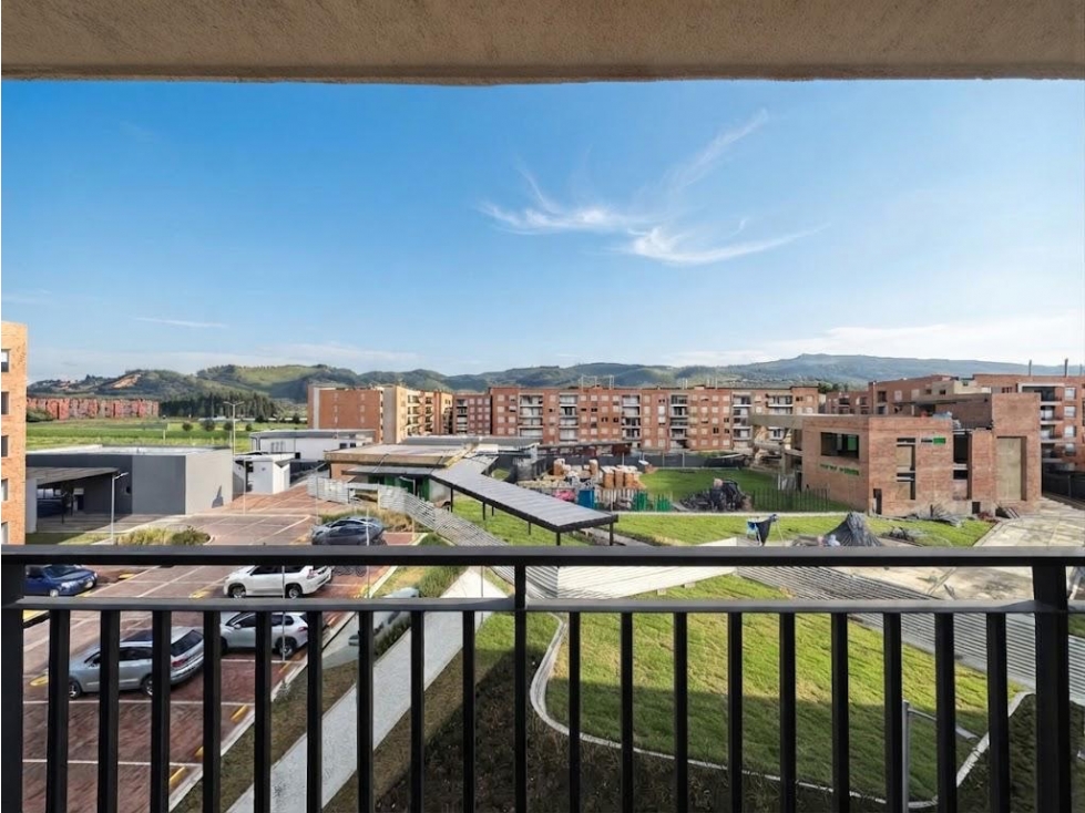 Apartamento esquinero para estrenar en Huertas Oriental II