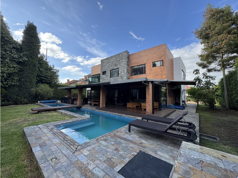 Casa en Aposentos con Piscina para Venta