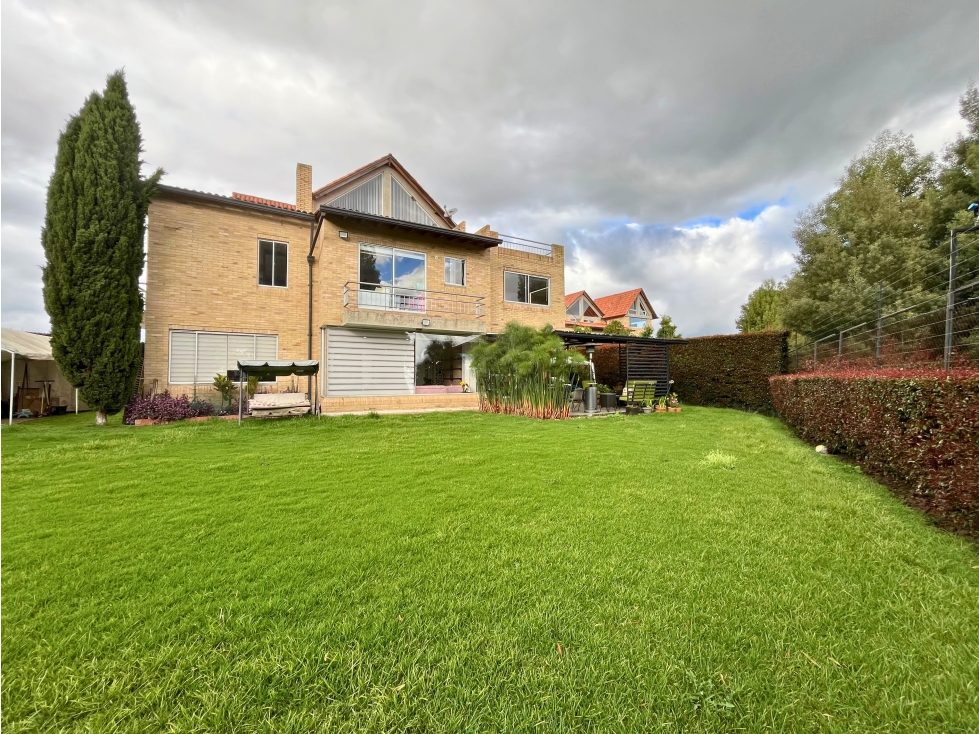 Casa para venta con pérgola y amplio lote en la Vereda La Balsa, Chía