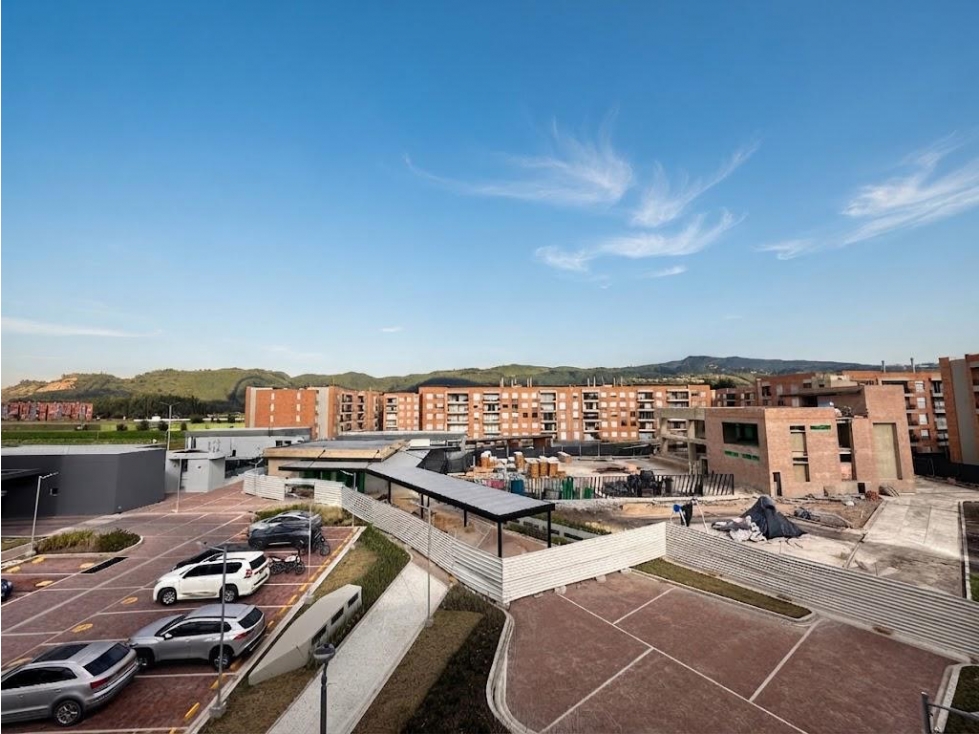 Apartamento esquinero para estrenar en Huertas Oriental II