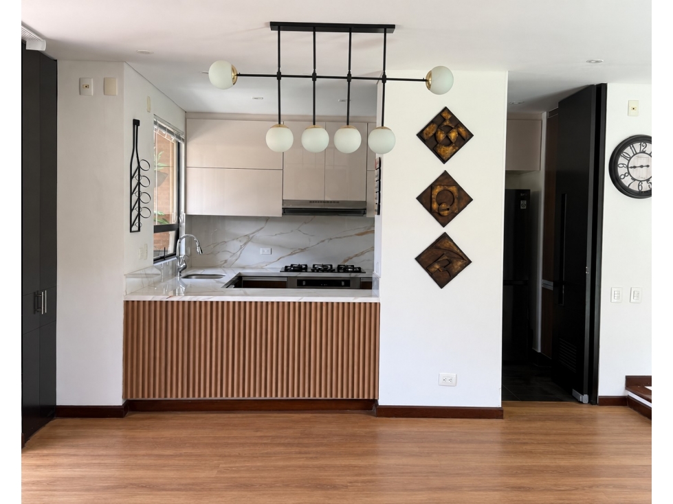 Casa tipo Aliso remodelada para arriendo en Hacienda Fontanar — foto 2