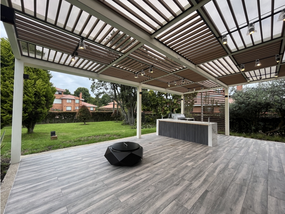 Para inversión - Amplia casa con pérgola para venta en San Simón