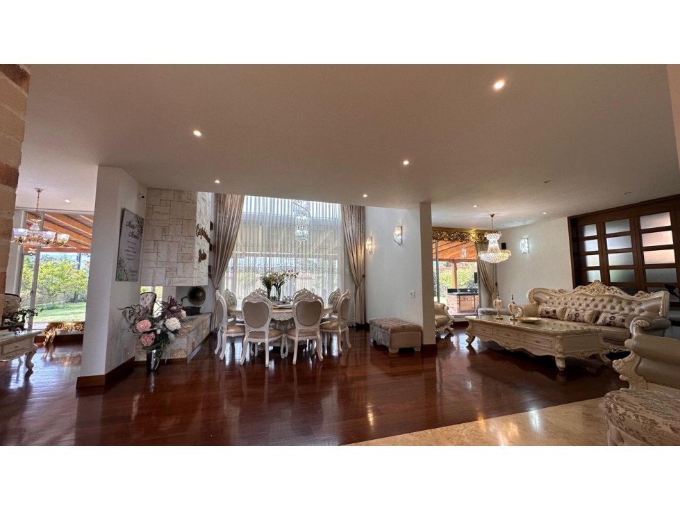Amplia casa de 5 habitaciones para arriendo en Cajicà