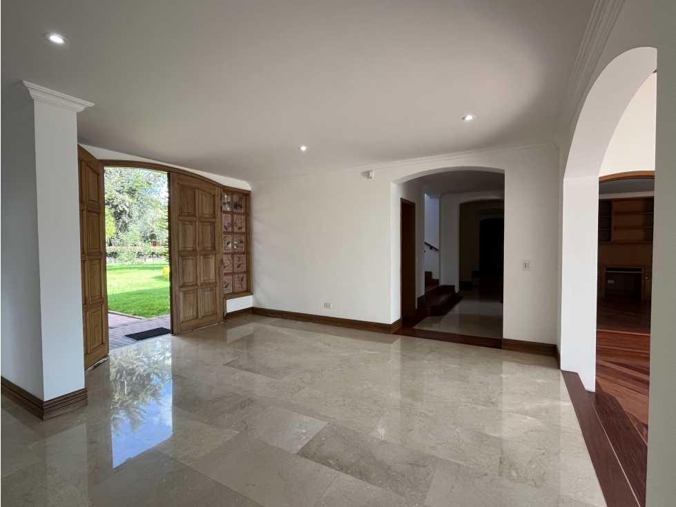 Para inversión - Amplia casa con pérgola para venta en San Simón — foto 2