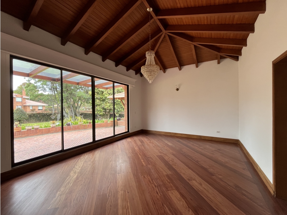 Para inversión - Amplia casa con pérgola para venta en San Simón — foto 4