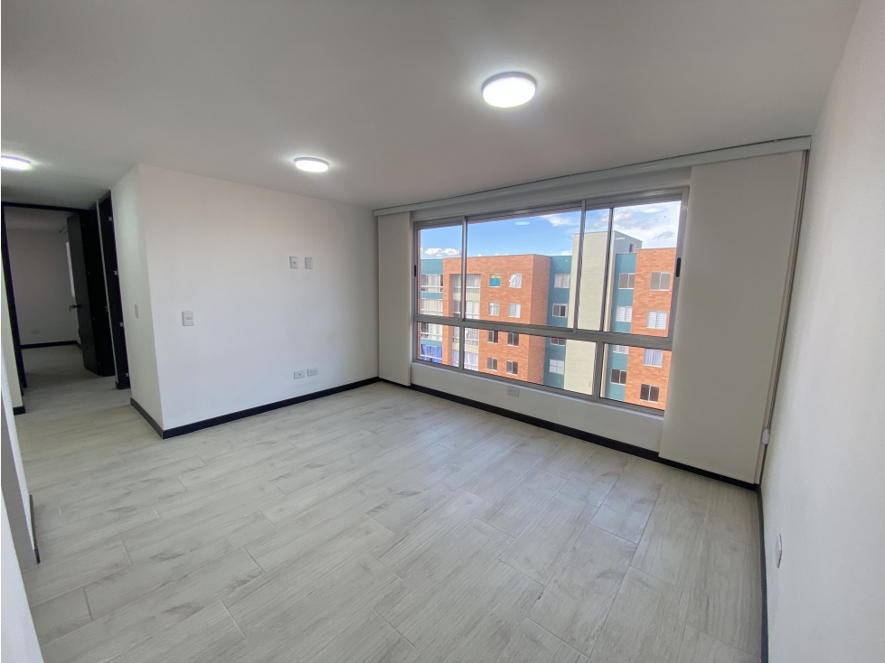 Apartamento de tres habitaciones para venta — foto 4