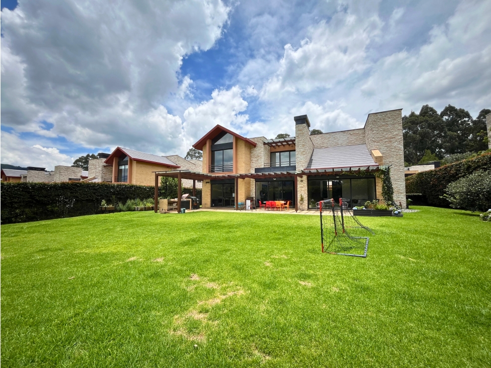 Para inversión - Casa con pérgola y clubhouse en Hatogrande, Sopó