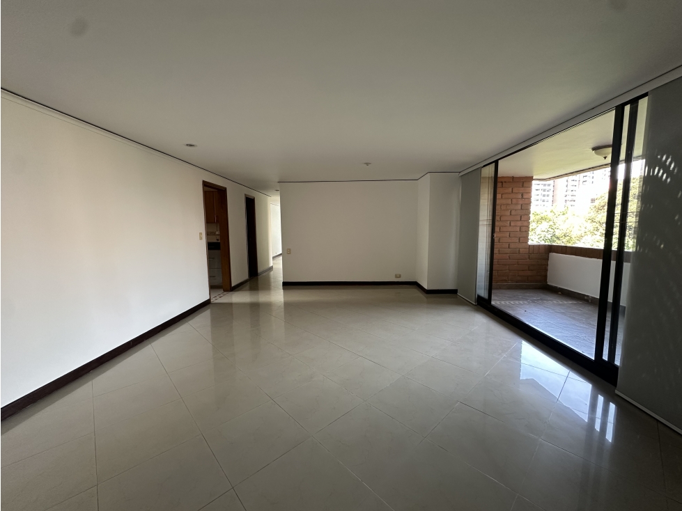Amplitud, luz y ubicación privilegiada en Los Balsos — foto 3