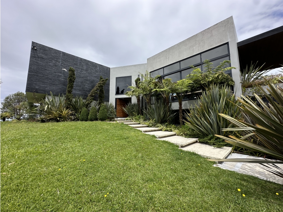 CASA CON VISTA A RESERVA EN EL ESCOBERO