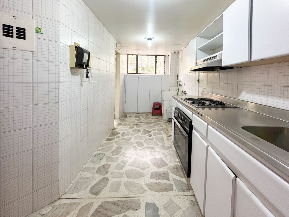 APARTAMENTO EN LAURELES PARA REMODELAR* 140M2* — foto 6
