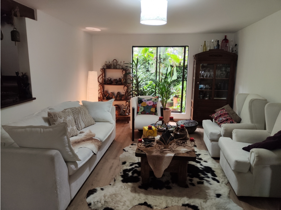 CASA EN VENTA EN LA LOMA DE LAS BRUJAS