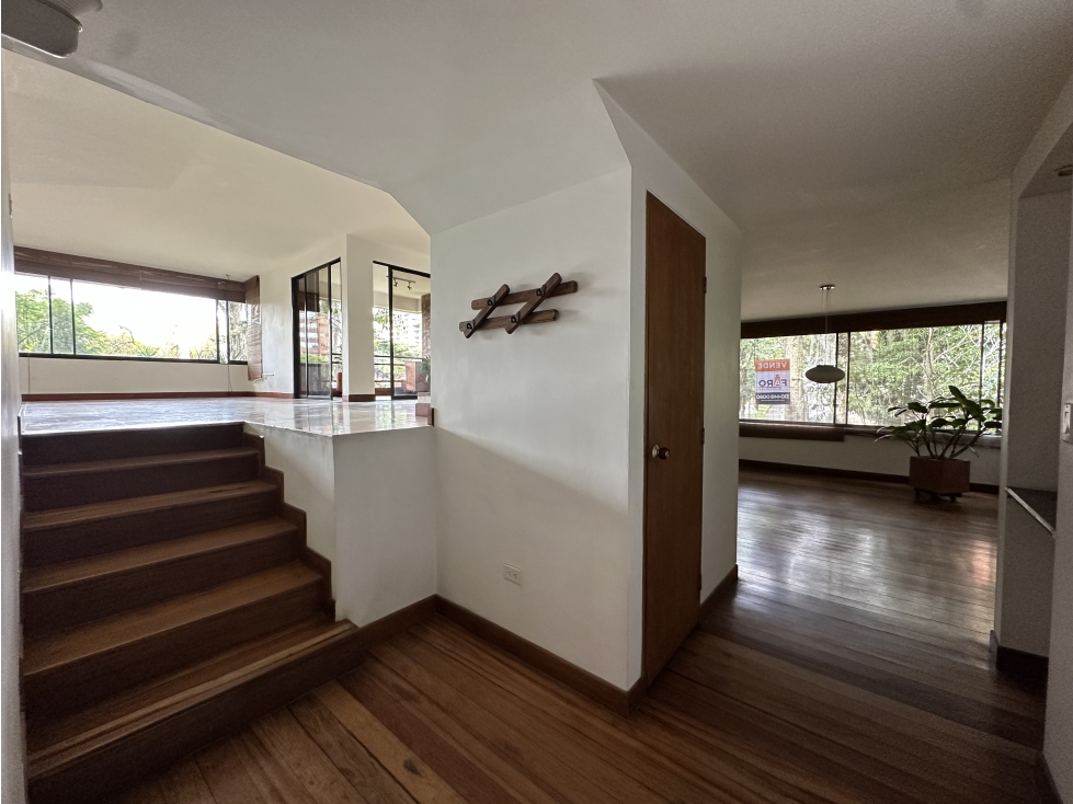 Apartamento atípico en niveles, para reformar, Las Lomas