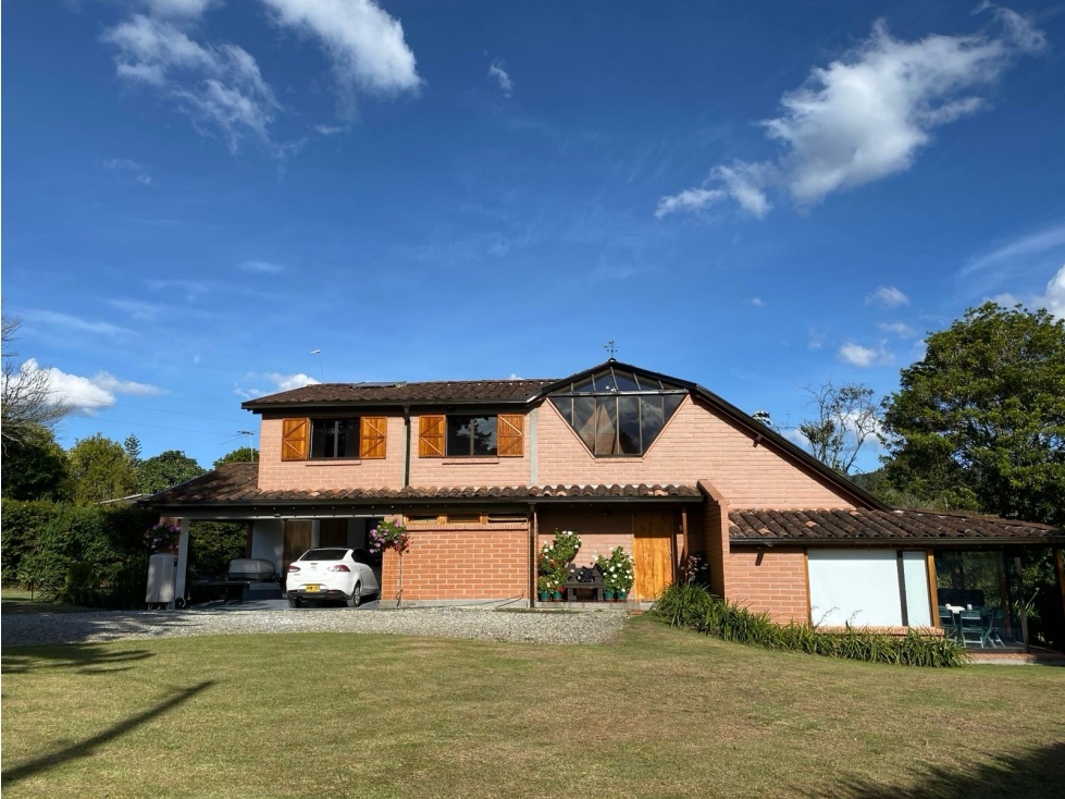Casa en La Acuarela en Parcelación Cerrada