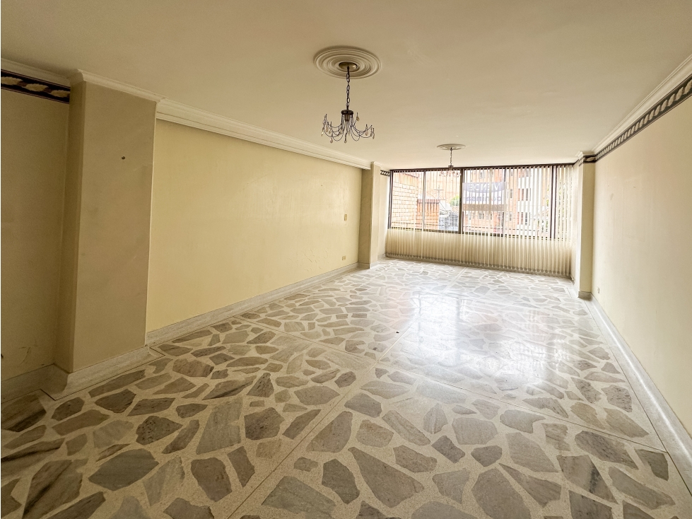 APARTAMENTO EN LAURELES PARA REMODELAR* 140M2* — foto 2
