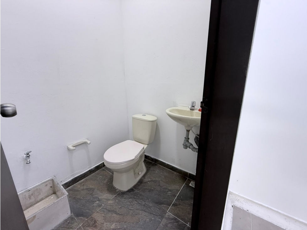 LOCAL EN ARRIENDO - 5