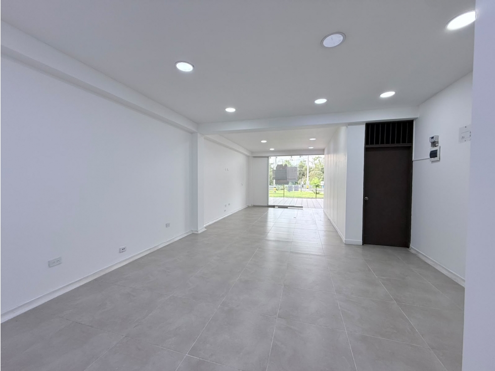 LOCAL EN ARRIENDO - 2