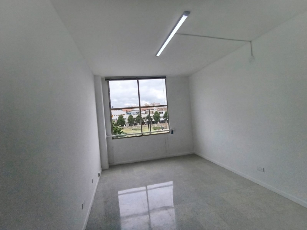 Oficina en Arriendo - 4
