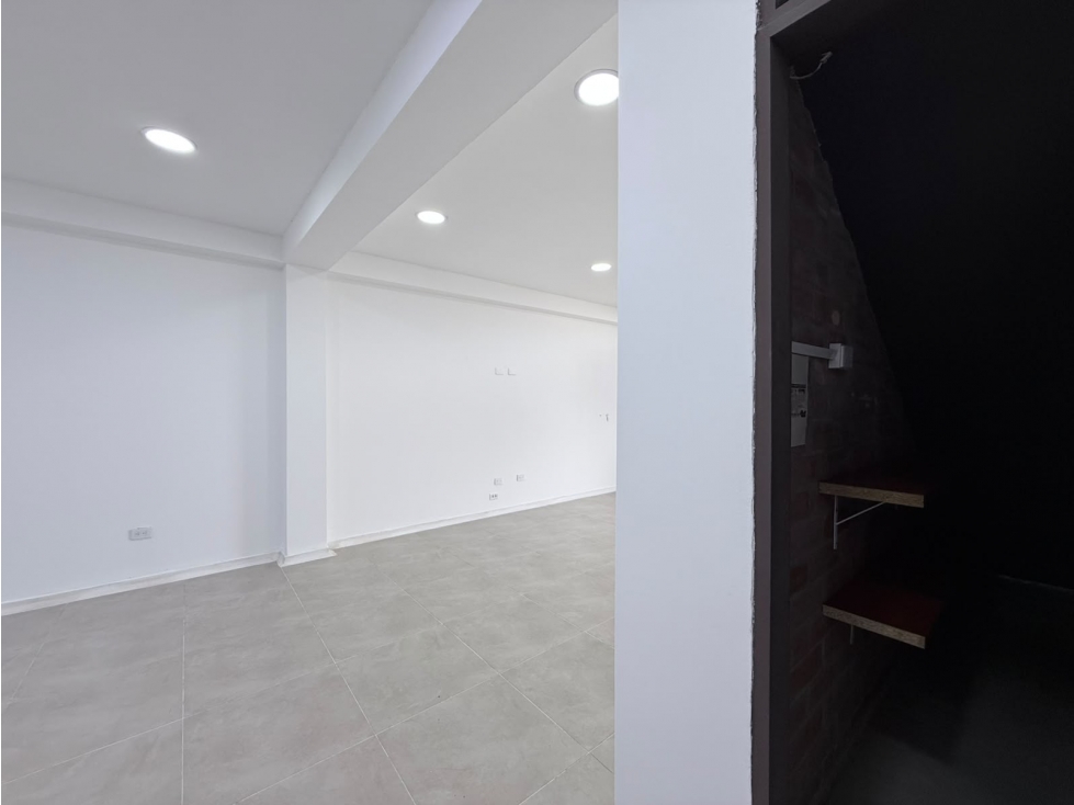 LOCAL EN ARRIENDO - 4