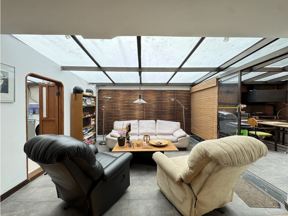 Apartamento interior con terraza en venta en Rosales — foto 2