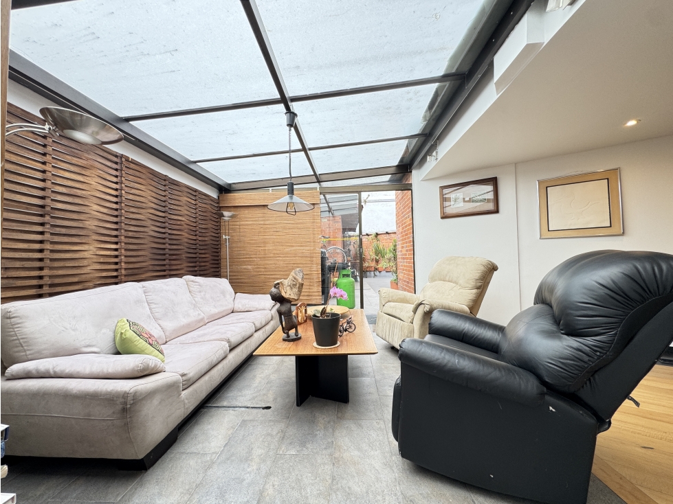 Apartamento interior con terraza en venta en Rosales — foto 3