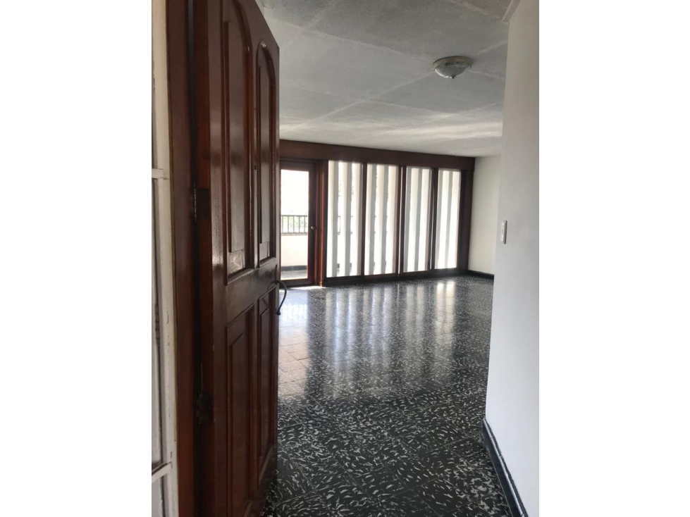 VENDO APARTAMENTO PIE DE LA POPA