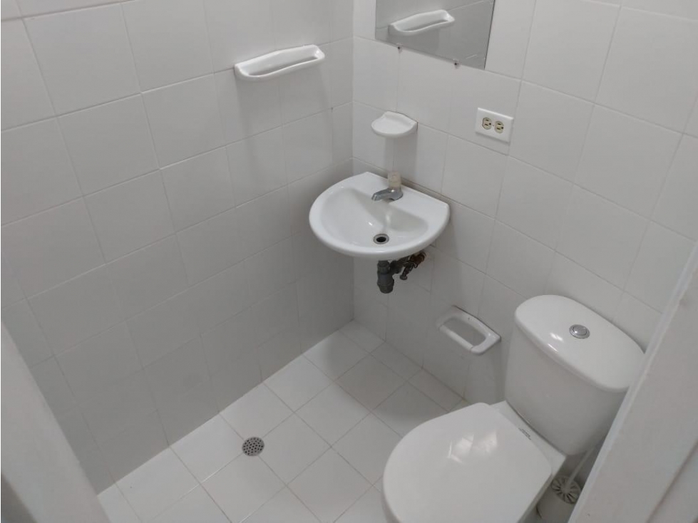 ARRIENDO OFICINA EN CENTRO HISTORICO CON BALCON — foto 6