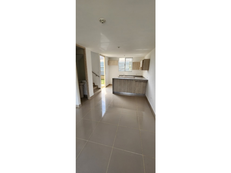ARRIENDO CASA 2 PISOS EN ZONA NORTE DORAL SUITES — foto 2