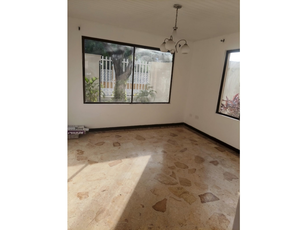 ARRIENDO CASA TRES PLANTAS PIE DE LA POPA CONJ CERRADO — foto 3