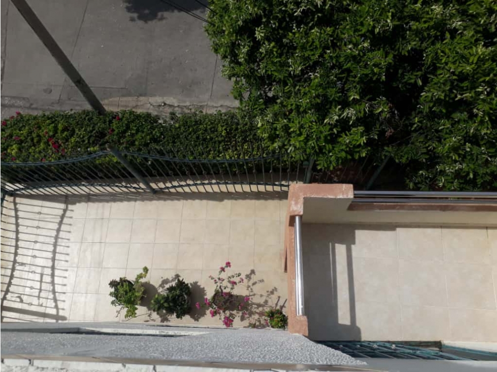VENDO CASA EN MANGA 3 PISOS MAS MIRADOR — foto 5