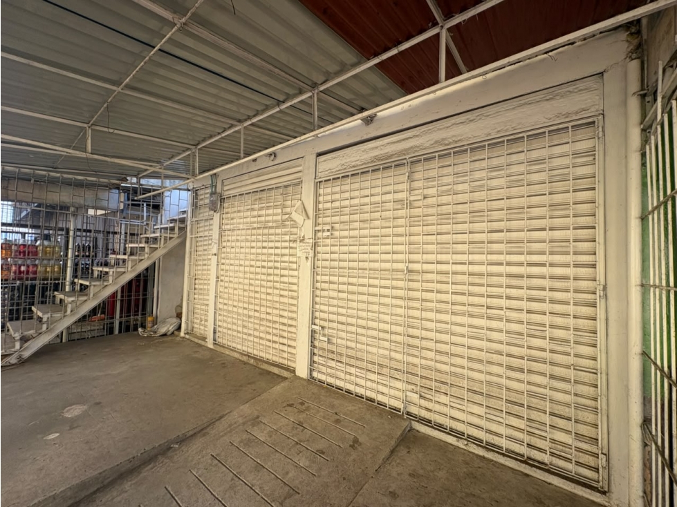 ARRIENDO BODEGA EN MARTINEZ MARTELO - BAZURTO - 1