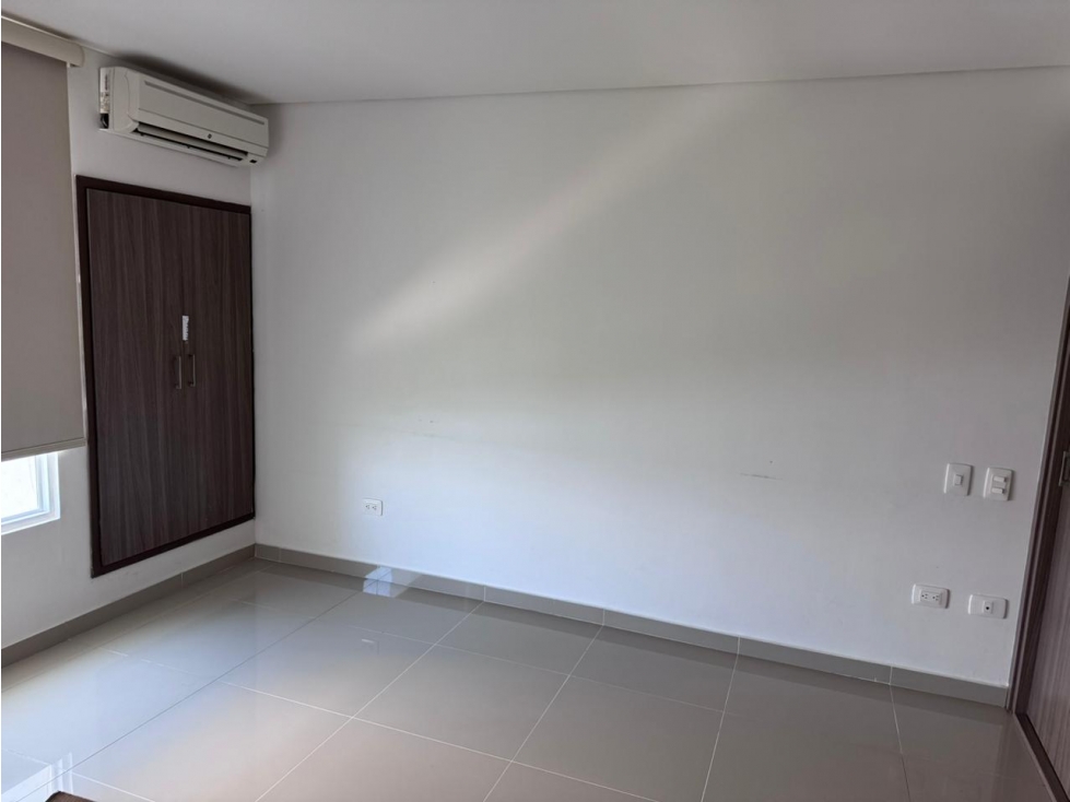 ARRIENDO APARTAMENTO EN CIELO MAR — foto 4