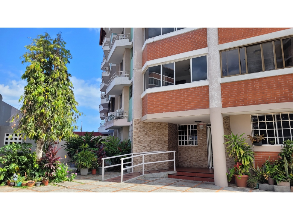 Se vende apartamento en PH Residencial Llano Bonito - GB