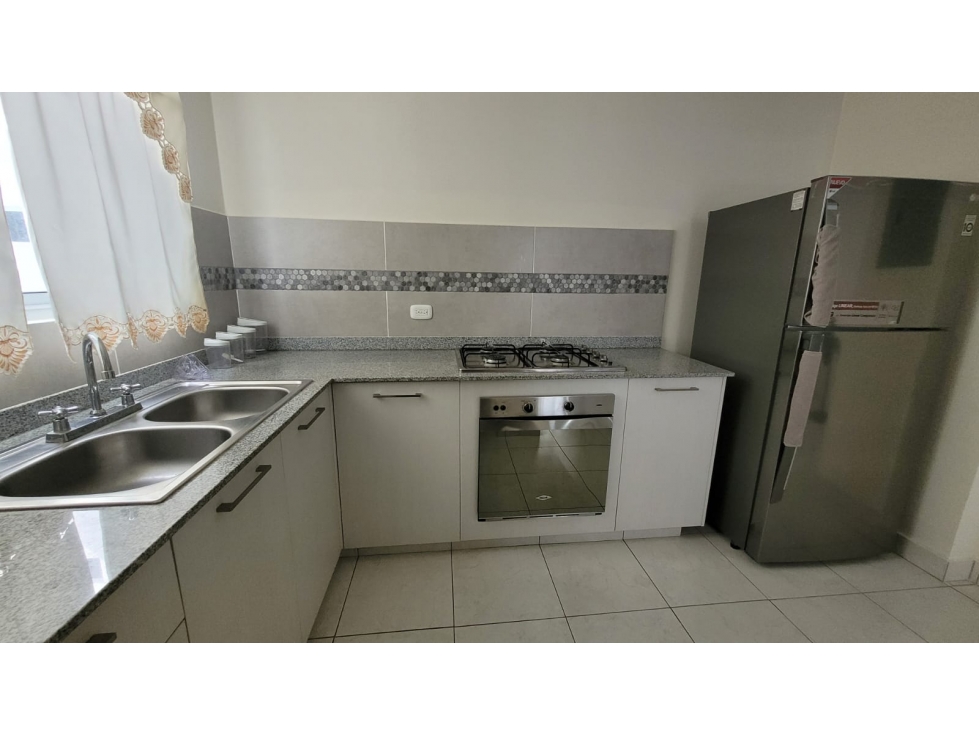 Se vende apartamento en PH Torres de Cantabria. Las Acacias. — foto 6
